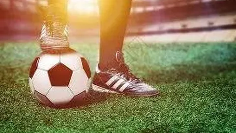 《揭秘！埃尔切队内藏三尊巴萨名将，赛前赛后互动热络如家人》