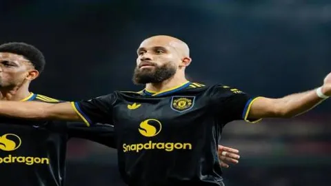 张玉宁近期表现引发质疑，首发席位堪忧，昔日英雄现陷困境，伊万选新救星将花落谁家？